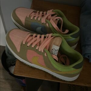 Nike Low Sun Club Dunks